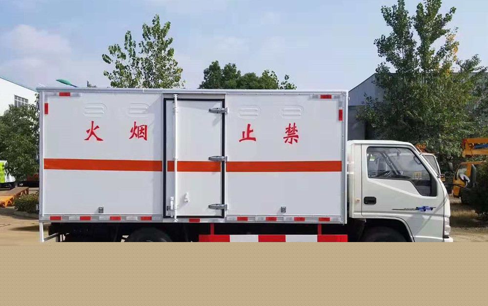 江鈴4.2米(藍牌)氣瓶廂運輸車