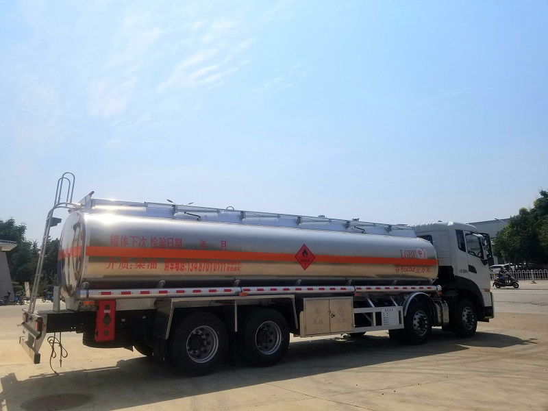 國六東風天龍前四后八油罐車