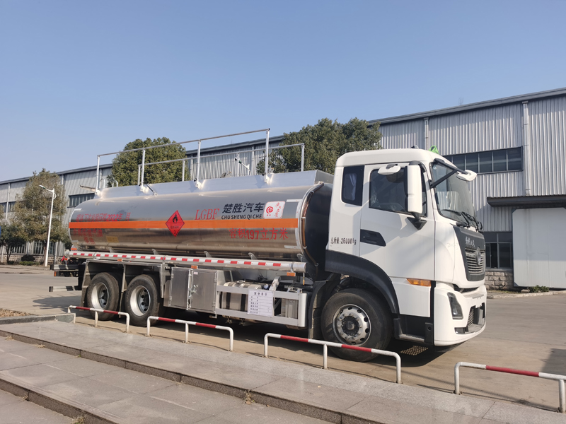 國六天龍后八輪油罐車