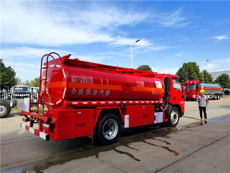 消防隊專用國六東風8噸油罐車